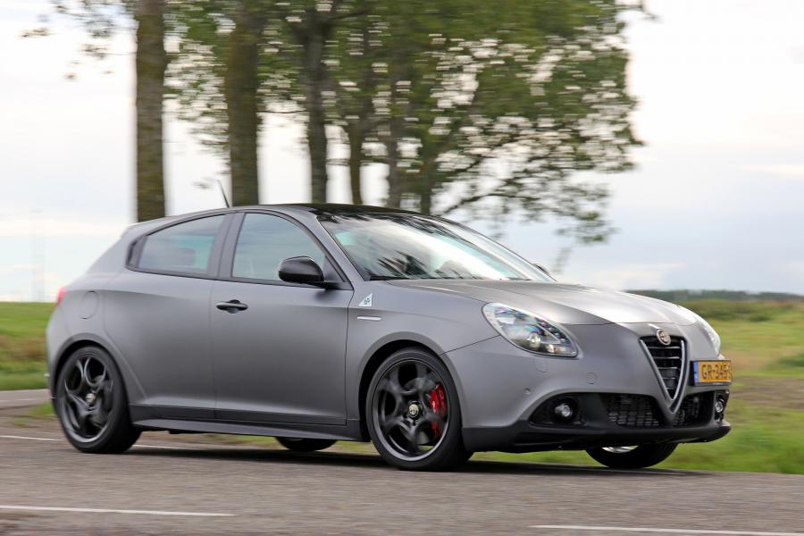  Alfa Romeo Giulietta Quadrifoglio Verde Launch Edition (940) 2014 года  (фото 6 из 17)